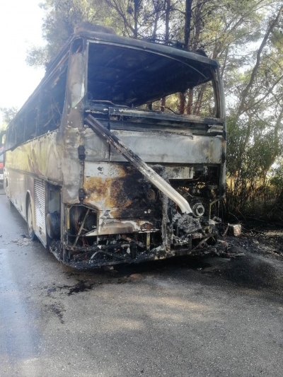 Λεωφορείο άρπαξε φωτιά στη Λούτσα Πρέβεζας (photo)