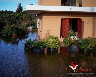 Πλημμύρισαν κατοικίες στην Πρέβεζα από τις έντονες βροχοπτώσεις (photos)
