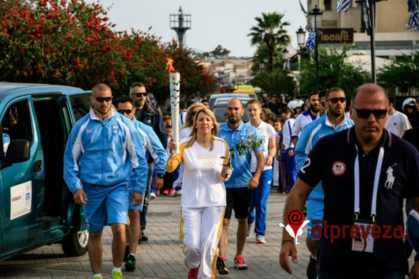 Η «φλόγα» των Ολυμπιακών Αγώνων διανυκτέρευσε στην Πρέβεζα (pics+vid)