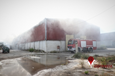 Πυρκαγιά σε αποθήκη στη Βιομηχανική Περιοχή Πρέβεζας