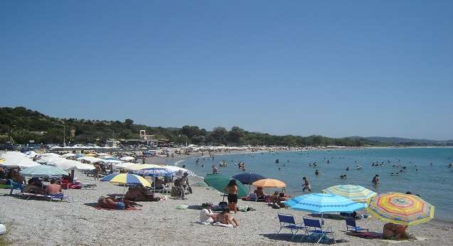 kastrosikia-beach-lunch