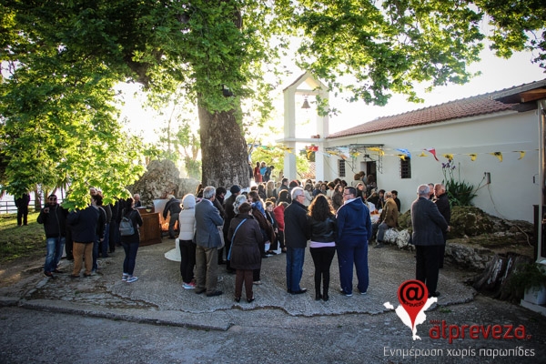 Πλήθος πιστών στον πανηγυρικό Εσπερινό στο παρεκκλήσι Γεννήσεως Θεοτόκου-Ζωοδόχου Πηγής στη Μαργαρώνα