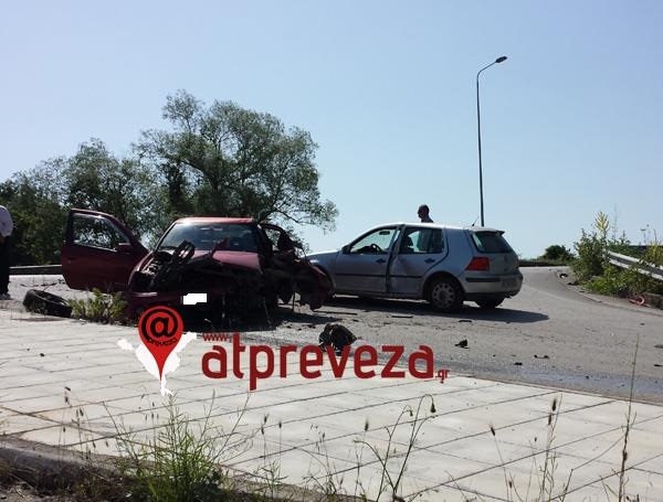 Σύγκρουση αυτοκινήτων με τραυματισμούς στα Φλάμπουρα (photo)