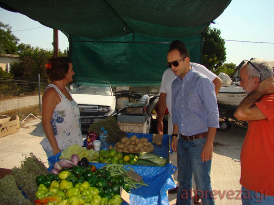 Την Αγροτική Αγορά επισκέφτηκε ο Βουλευτής Κώστας Μπάρκας