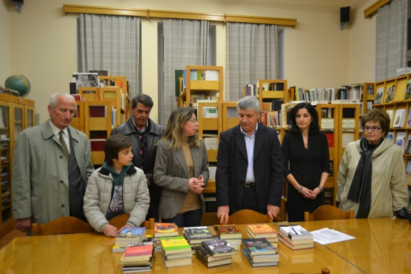 48 βιβλία Παιδικής &amp; Νεανικής Λογοτεχνίας δώρισε στη δημοτική βιβλιοθήκη ο Ροταριανός Όμιλος
