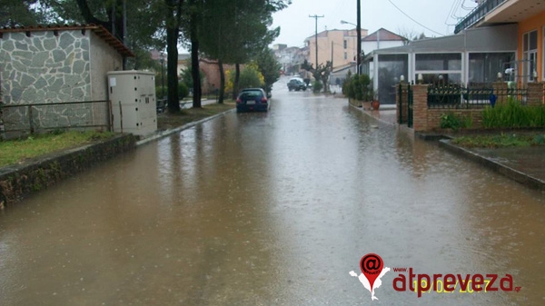 Προβλήματα στο δήμο Πρέβεζας από την έντονη βροχόπτωση (photos)