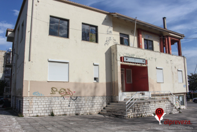 Σε “κακά χάλια” το κτίριο της Λέσχης Αξιωματικών Πρέβεζας (pics)