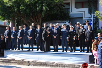 ΝΤΡΟΠΗ! Τα παιδιά μας παρελαύνουν μπροστά από εκπρόσωπο των νεοναζί! (του Βαγγέλη Νάνου)