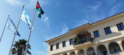 Συγκέντρωση αλληλεγγύης πραγματοποιήθηκε μπροστά στο Δημαρχείο Πρέβεζας - Αναρτήθηκε συμβολικά η σημαία της Παλαιστίνης