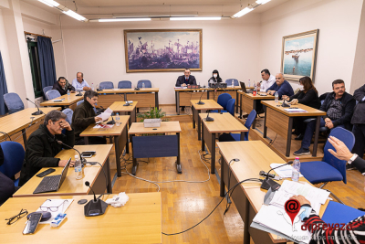 “Θέατρο του παραλόγου” στη συζήτηση για την αγωγή της Μαρίνας – Εκτέθηκε σε όλα τα επίπεδα η δημοτική αρχή (pics)