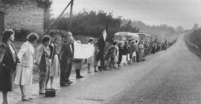 Στις 23 Αυγούστου 1989 ξεκινά η Επανάσταση του Τραγουδιού