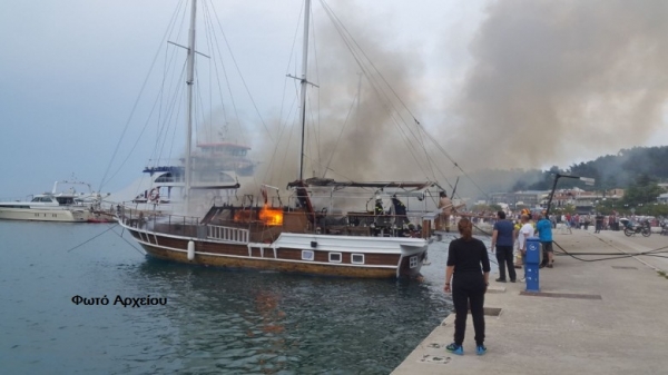 Πυρκαγιά σε σκάφος εντός Μαρίνας στο Άκτιο