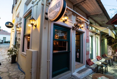 Αποθήκη: Ένα bar με... rock άποψη στο ιστορικό κέντρο της Πρέβεζας