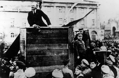 Στις 24 Οκτωβρίου 1917 ξεκινά η Οκτωβριανή Επανάσταση