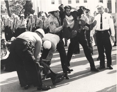 Στις 7 Μαρτίου 1965 η αμερικανική αστυνομία «χτυπά» την πορεία στη Σέλμα