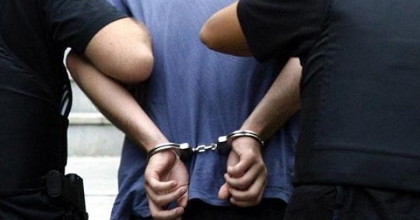 Ληστεία σε βενζινάδικο – Συνελήφθη ο ένας δράστης, αναζητούνται άλλοι δύο