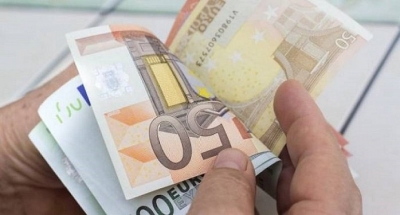 Μηνιαίο επίδομα 360 ευρώ σε χιλιάδες ηλικιωμένους με οφειλές στον ΕΦΚΑ