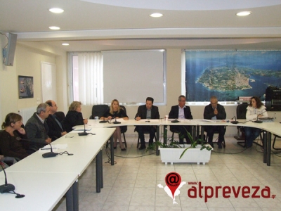 Έγινε της... λύσσας με αφορμή τα αδέσποτα