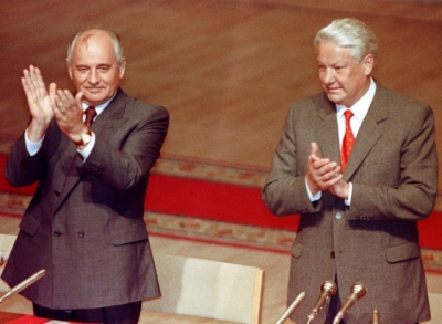 Στις 17 Δεκεμβρίου 1991 Γκορμπατσώφ και Γέλτσιν αποφασίζουν τη διάλυση της ΕΣΣΔ