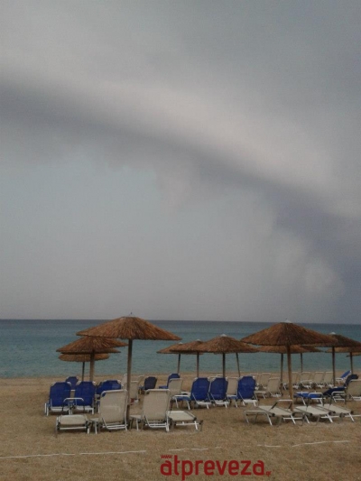 "Γαλήνη πριν την καταιγίδα" του Νίκου Τζαβέλλα