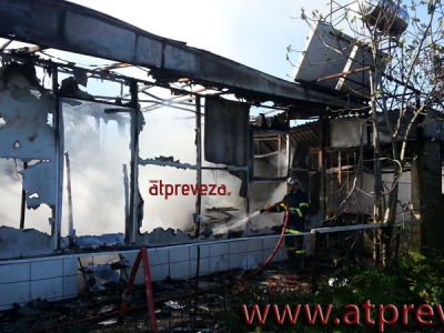 Φωτιά σε αποθήκη στην Πρέβεζα