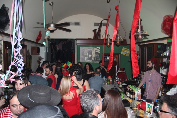 Η διασκέδαση χτύπησε...κόκκινο στο Memories Bar