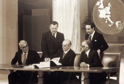Στις 28 Μαϊου 1979 υπογράφεται η συμφωνία ένταξής μας στην ΕΟΚ