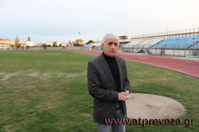 Σχολή ποδοσφαίρου διοργανώνει το Ίδρυμα «Στ. Νιάρχος» στην Πρέβεζα, υπό το βλέμμα του Μίμη Παπαϊωάννου