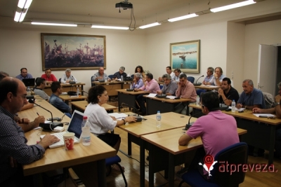 Κυβερνητικοί «αρραβώνες» στο δημοτικό συμβούλιο Πρέβεζας