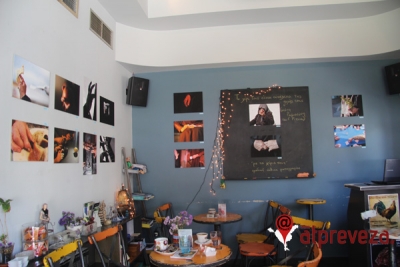 Ένα μαγαζί στην Πρέβεζα που σε «μαγεύουν» οι στίχοι…