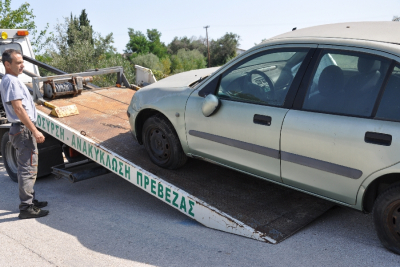 Πρέβεζα: Απομακρύνονται επιτέλους τα εγκαταλελειμμένα οχήματα