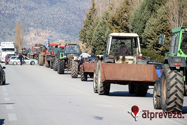 Κατεβαίνουν στην Αθήνα με τρακτέρ οι αγρότες της Πρέβεζας-5ωρος αποκλεισμός στο μπλόκο του Λούρου την Τρίτη