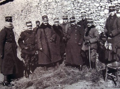 Στις 11 Ιουνίου 1917 παραιτείται από το θρόνο του ο βασιλιάς Κωνσταντίνος