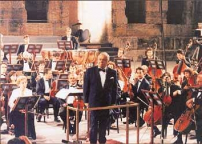 Στις 14 Νοεμβρίου 1989 ιδρύεται η «Ορχήστρα των Χρωμάτων».