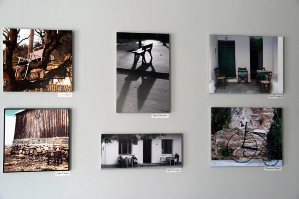 Καρέκλες: Ομαδική έκθεση φωτογραφίας στο Art Cafe «Μποτίλια στο Πέλαγο»