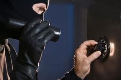 Εξιχνιάστηκαν τρεις περιπτώσεις διαρρήξεων καταστημάτων στην πόλη της Πρέβεζας.