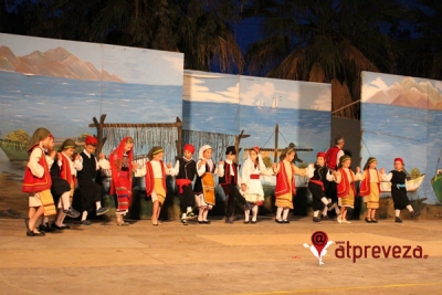 Πλήθος κόσμου στην εκδήλωση των Χορευτικών Τμημάτων του Δήμου Πρέβεζας (pics)