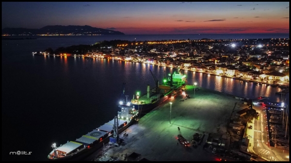 "Port Lights" (του Νίκου Δημολίτσα)