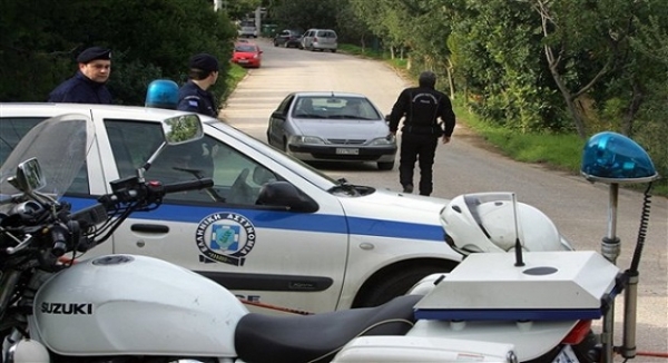 Συνελήφθησαν δύο άτομα στο Μύτικα Πρέβεζας για απόπειρα παραβίασης αυτοκινήτου λουόμενου
