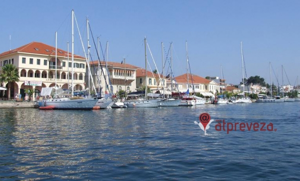 Ξεκίνησε η τοποθέτηση pillars στην παραλία της Πρέβεζας