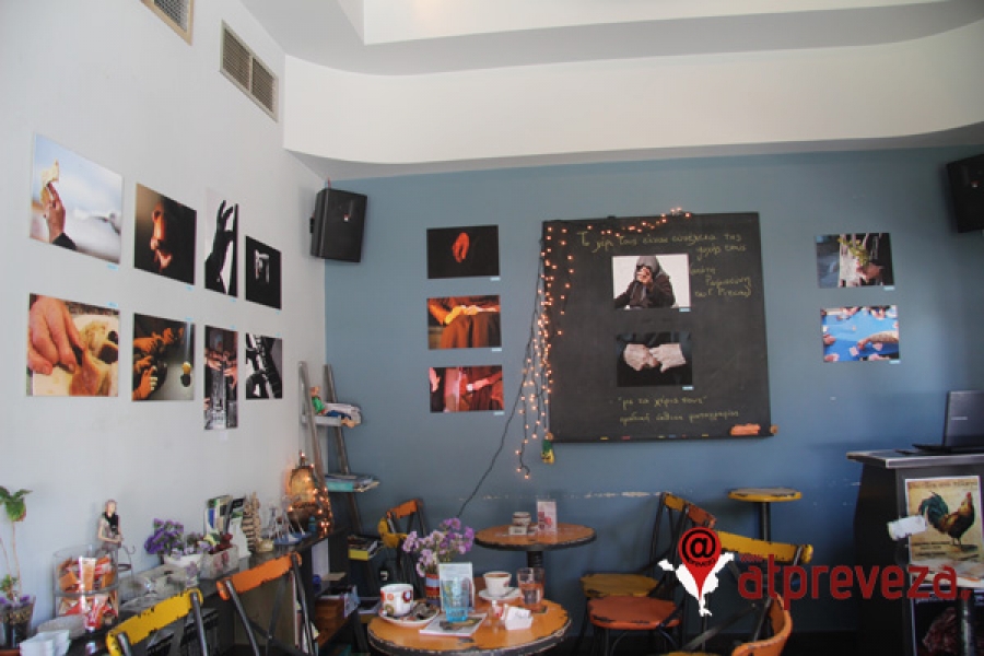 Μποτίλια στο Πέλαγο: Ένα μαγαζί στην Πρέβεζα που σε «μαγεύουν» οι στίχοι και τα αρώματα από το νέο χαρμάνι καφέ...