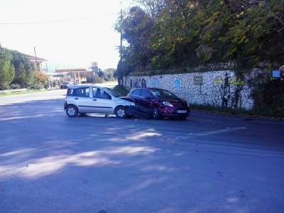 Τροχαίο ατύχημα με τέσσερις τραυματίες στη Στεφάνη