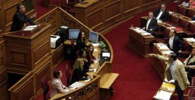 Σφοδρή αντιπαράθεση Θεοδωράκη και βουλευτών του ΣΥΡΙΖΑ, ανάμεσά τους και ο Κώστας Μπάρκας