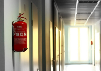 Χωρίς επαρκή μέτρα πυροπροστασίας οι σχολικές μονάδες του Δ. Πρέβεζας – Ορατός πλέον ο κίνδυνος να χαθεί η χρηματοδότηση