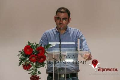 Βookpress.gr: Θωμάς Ιωάννου: «Σε μια σταλιά στεριάς προτού πνιγώ»