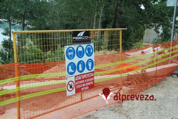 Σε εξέλιξη οι εργασίες για την αποκατάσταση των καθιζήσεων στον Μύτικα
