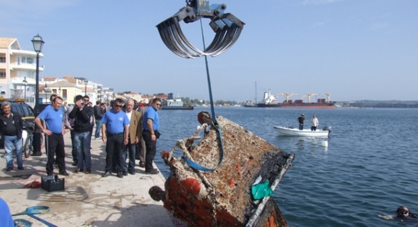 Ο Σύλλογος Αλιέων «Η Λασκάρα» και η ΛΕΚ Πρέβεζας καθαρίζουν το Αλιευτικό Καταφύγιο στο Λιμάνι