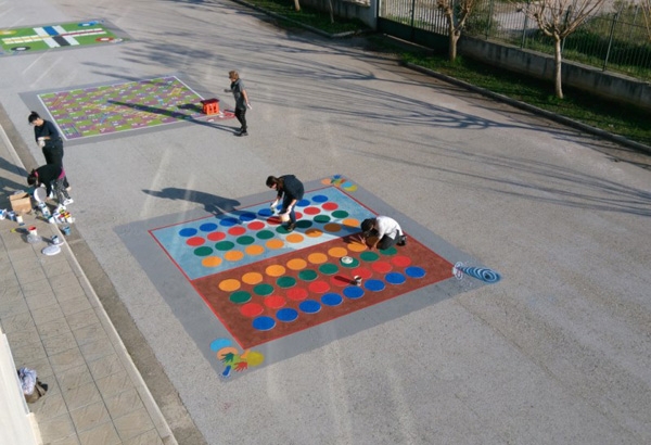 Το Δημοτικό Σχολείο Παντοκράτορα γέμισε χρώμα και παιχνίδια