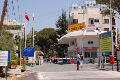 Στις 23 Απριλίου 2003 αρχίζει η ελεύθερη διέλευση Tουρκοκυπρίων και Eλληνοκυπρίων