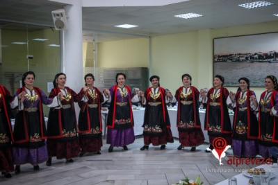 Στη &quot;Λαϊκή Αγορά τα μαθήματα παραδοσιακών χορών των τμημάτων του Δήμου Πρέβεζας